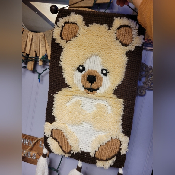 Vintage Handcrafted Bear latchhook Wall Hanging with Tassels - Picture 3 of 7